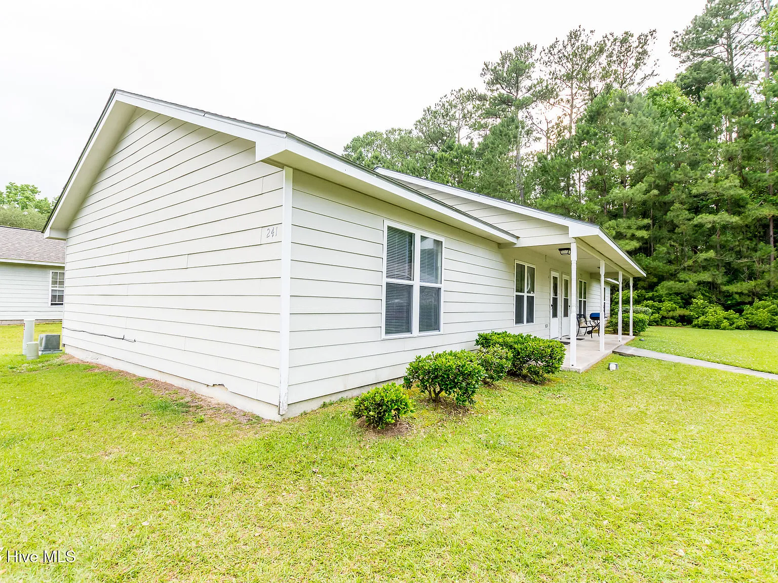 2 bed, 1.0 bath, $999 — Photo 3