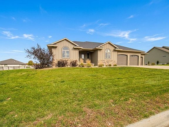 2nd image of 1615 Valley View Pl