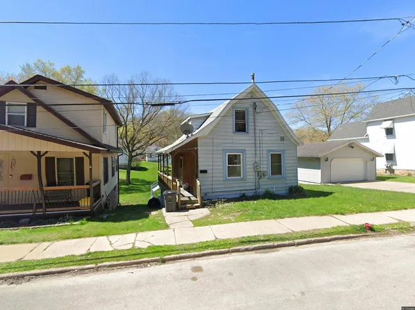 420 Valeria St, Dubuque, IA 52001