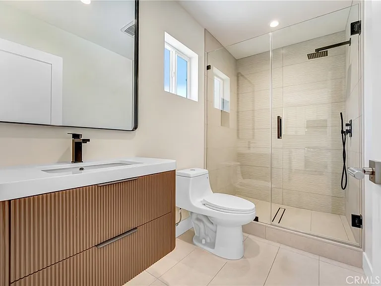 6724 Katherine Ave — Photo 8