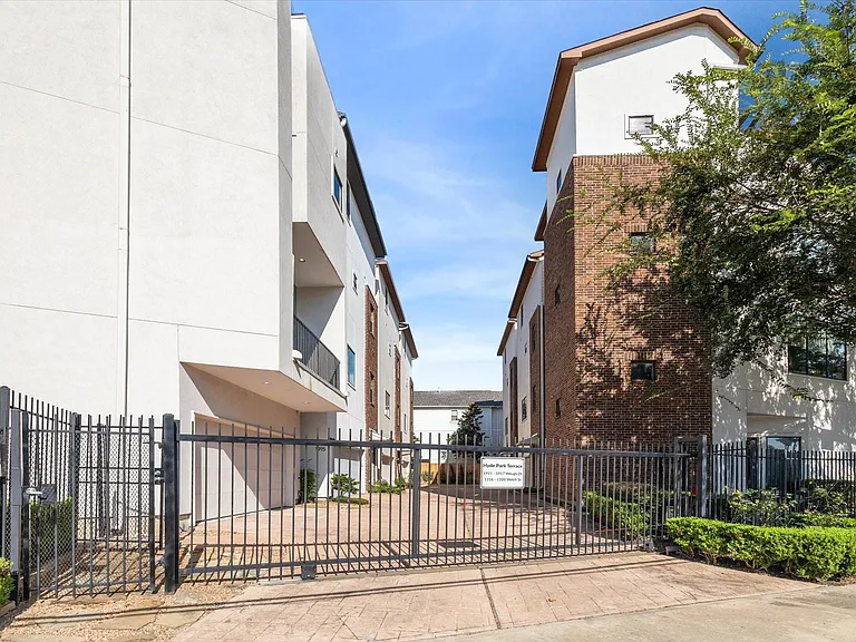 1316 Welch St — Photo 24