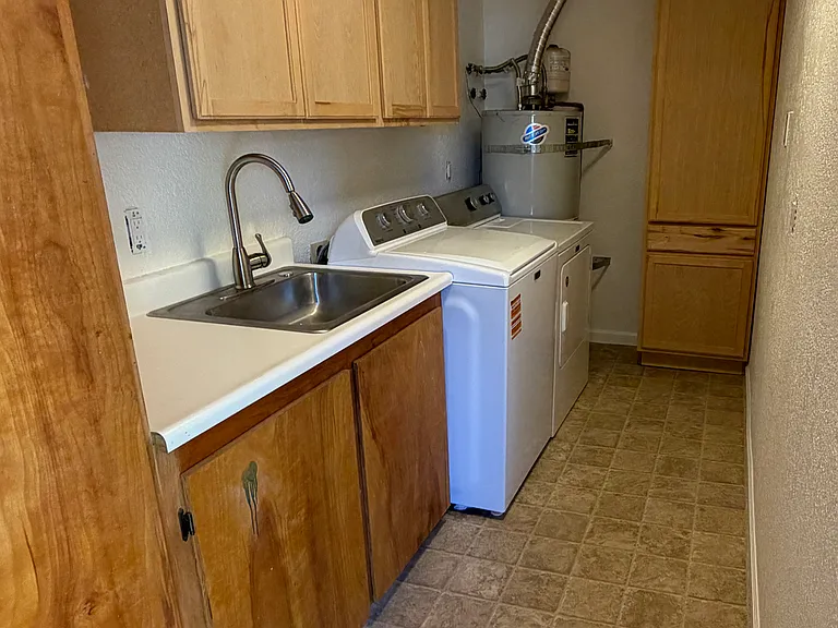 8762 Kurts Ct — Photo 11