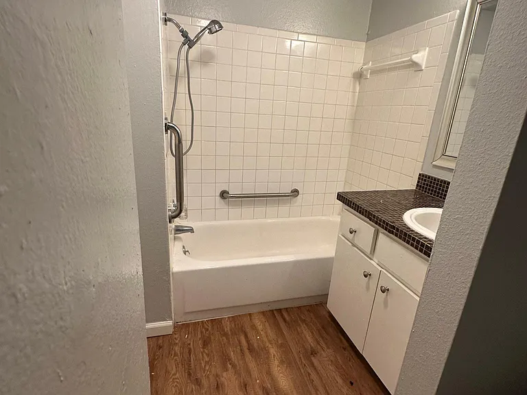 6014 Northwest Expy #B — Photo 7