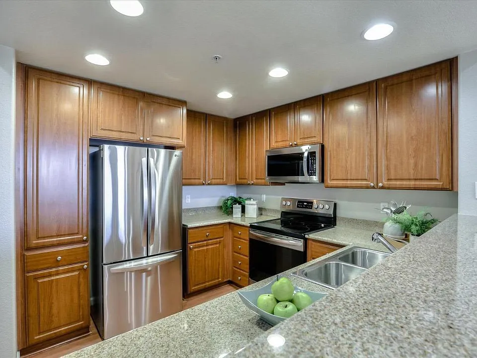 1883 Agnew Rd #220