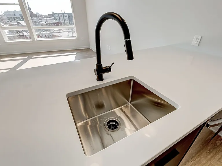 115 W Hamburg — Photo 21