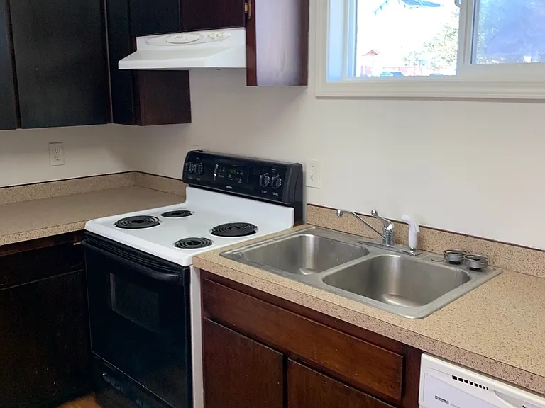 322 SW 10th St — Photo 14