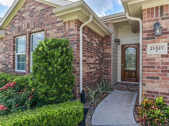 3rd image of 21527 Prairie Crest Dr