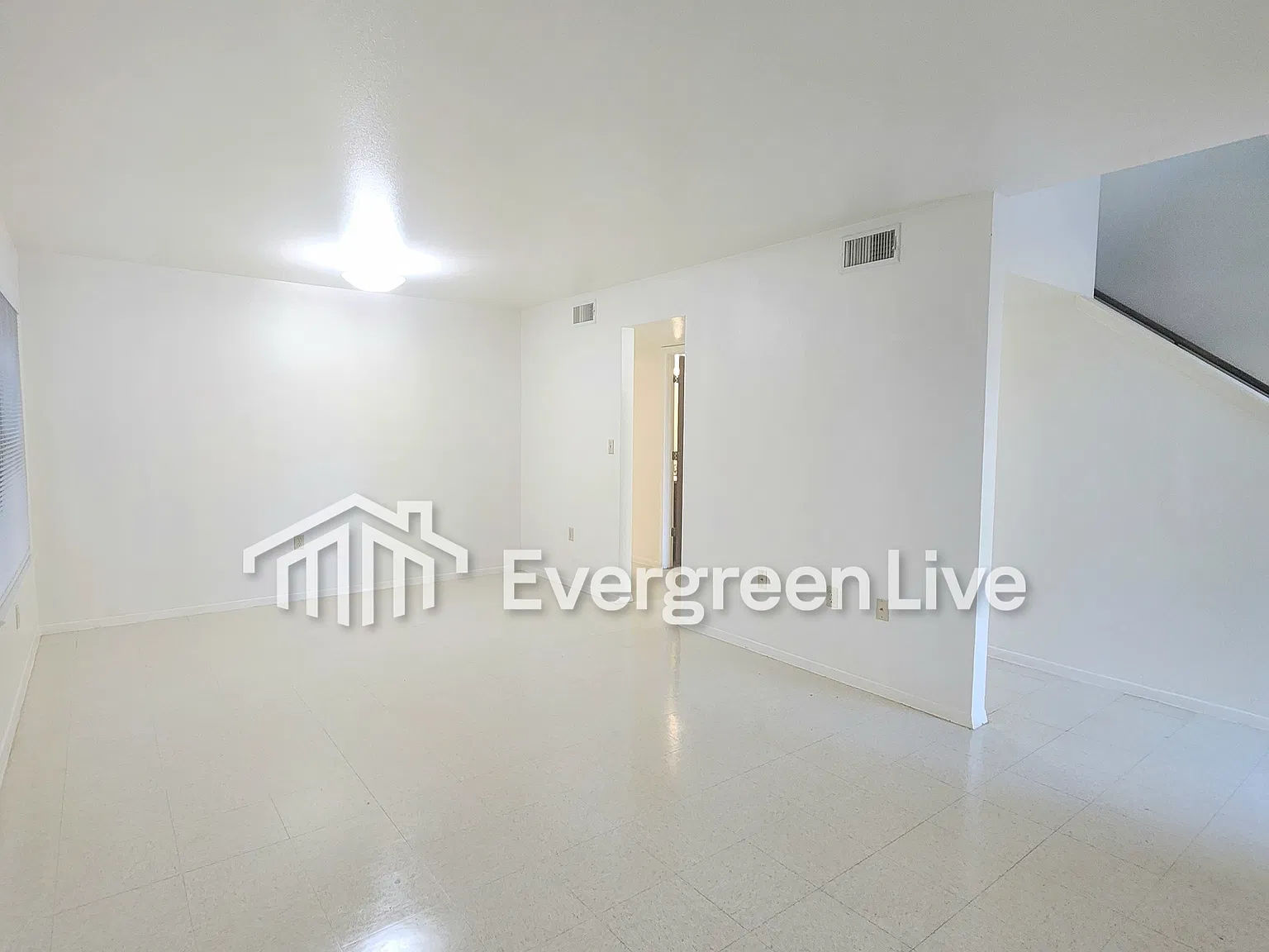 4 bed, 2.5 bath, 1390 sqft, $1,245 — Photo 4