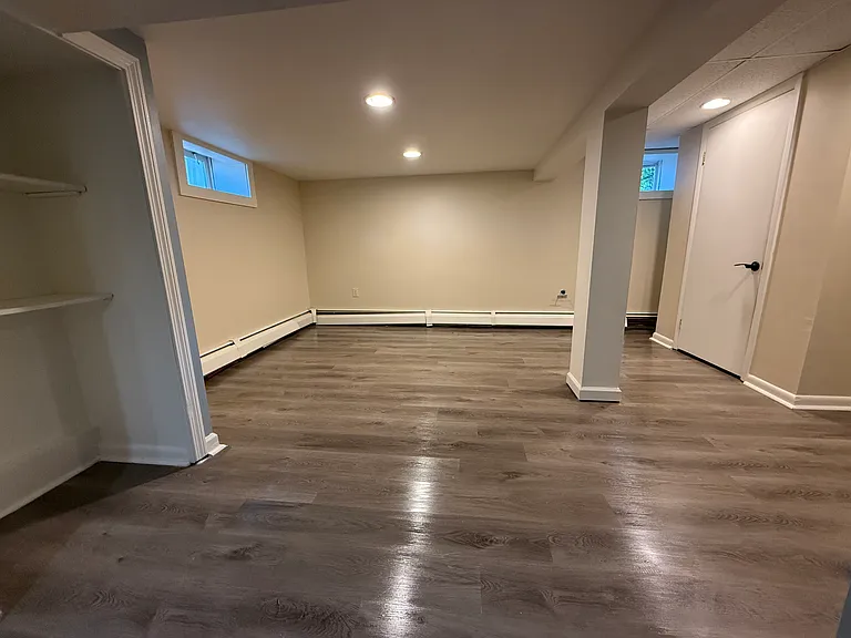 Rockwell Ave — Photo 11
