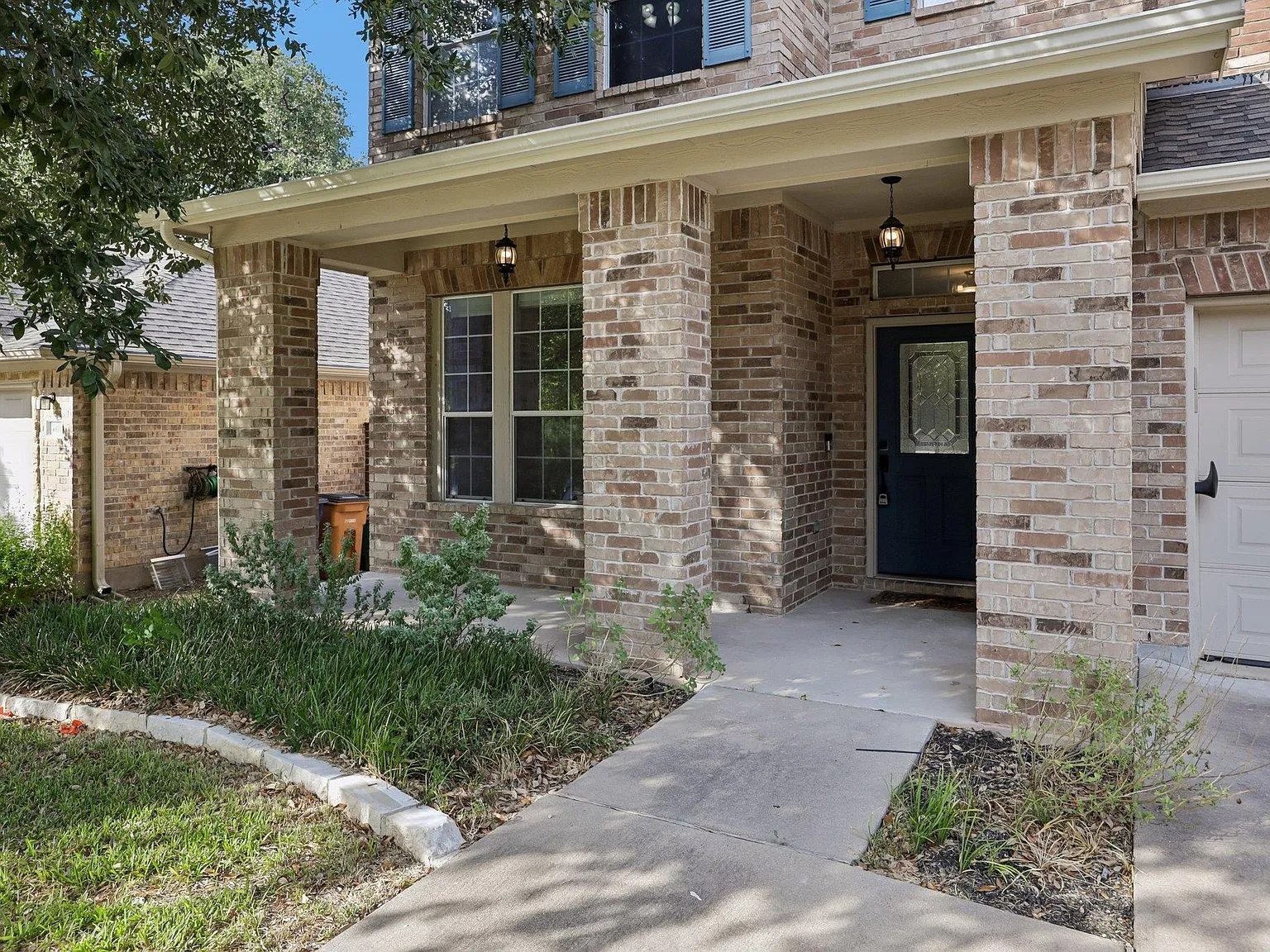 3 bed, 3.5 bath, 2812 sqft, $3,400 — Photo 2