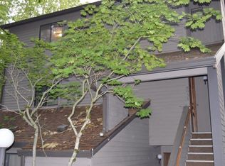 8931 SW Fairview Pl, Portland, OR 97223