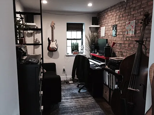 Rented by Premier Metro Realty Corp | media 21