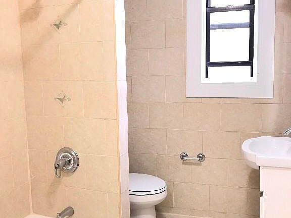 4th image of 1035 Washington Ave APT 3J