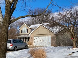 28 Briargate Cir, Sugar Grove, IL 60554