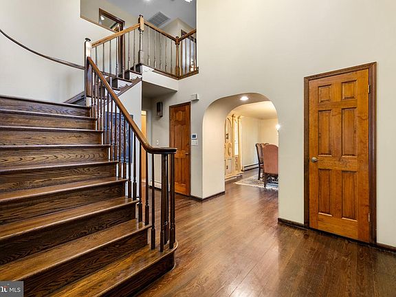 4th image of 7 Hidden Springs Ln
