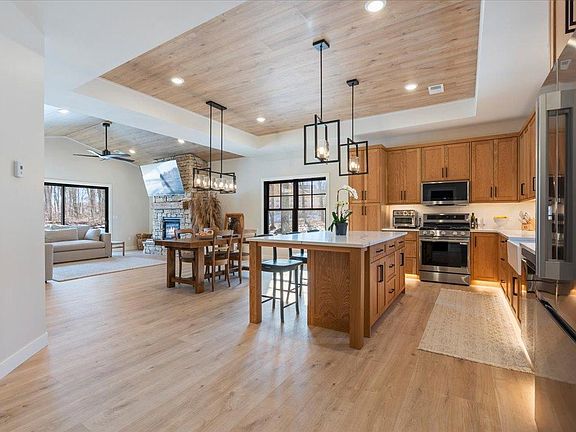 4th image of Mapelwood Ridge Rd