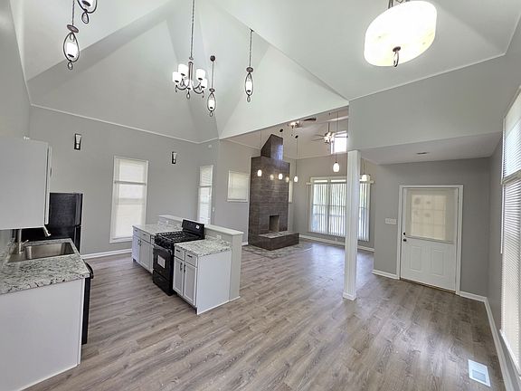Open concept living room, kitchen, and dinning room