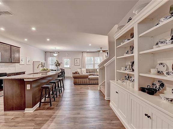 5th image of 3153 Lowell Rd