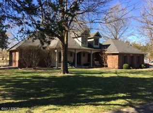 1107 Grand Oak Dr, Carbondale, IL 62901