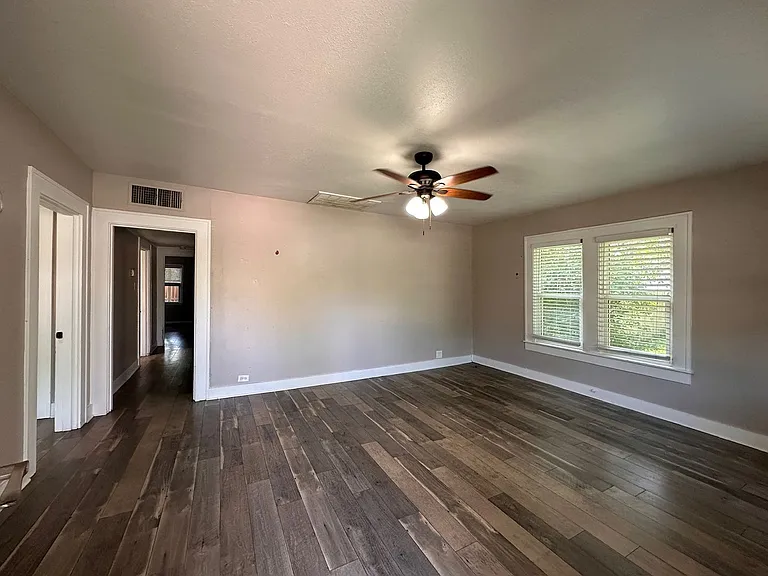 2403 Austin Ave — Photo 2