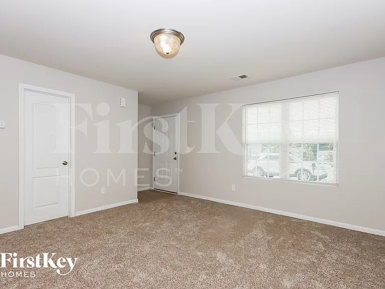 532 Ellingsworth Ln — Photo 3