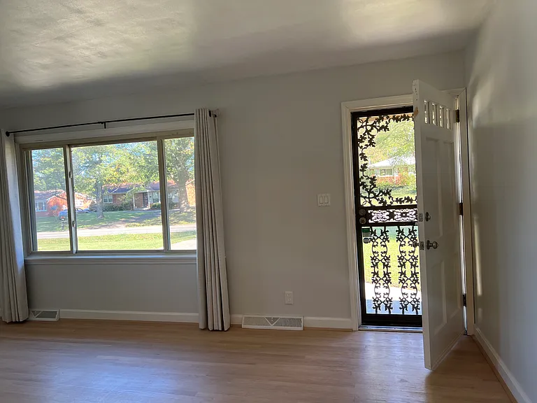 6012 Applegate Ln — Photo 5