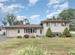 17 Francine Dr, Rochester, NY 14606