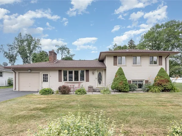 17 Francine Dr, Rochester, NY 14606