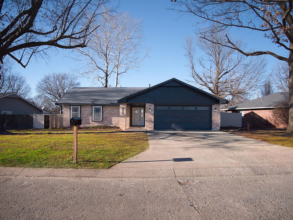 1st image of 2221 Elmwood Ln