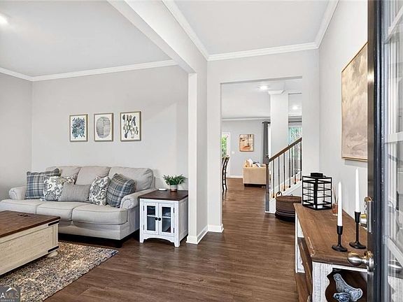 5th image of 209 Valley View Cir