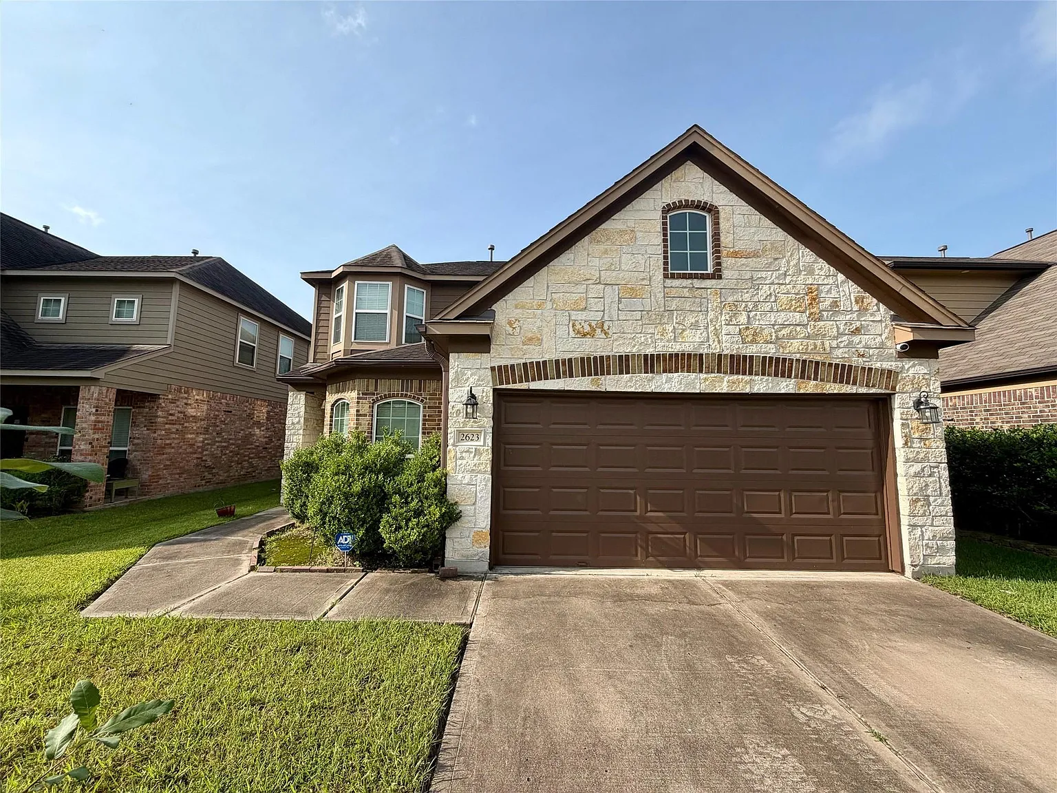 4 bed, 2385 sqft, $2,550 — Photo 2