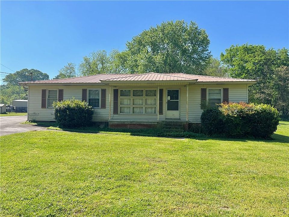 1st image of 108 Sylvania Cir