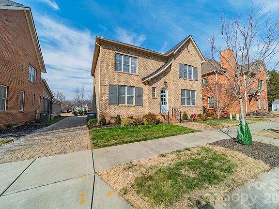 3rd image of 1004 Belmont Village Dr