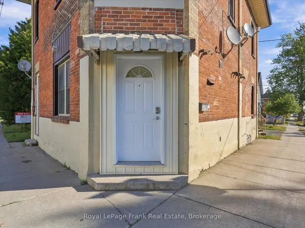 226 Lake St, Peterborough, ON K9J 2H3