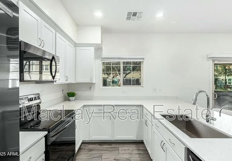 1918 E Bridgeport Pkwy #102 — Photo 9