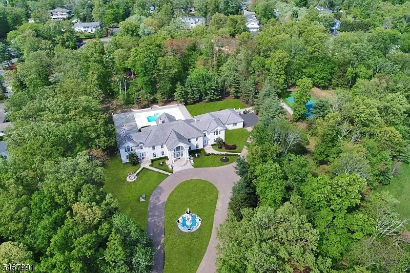 8 bed, 10.0 bath, 20000 sqft, $49,500 — Photo 3
