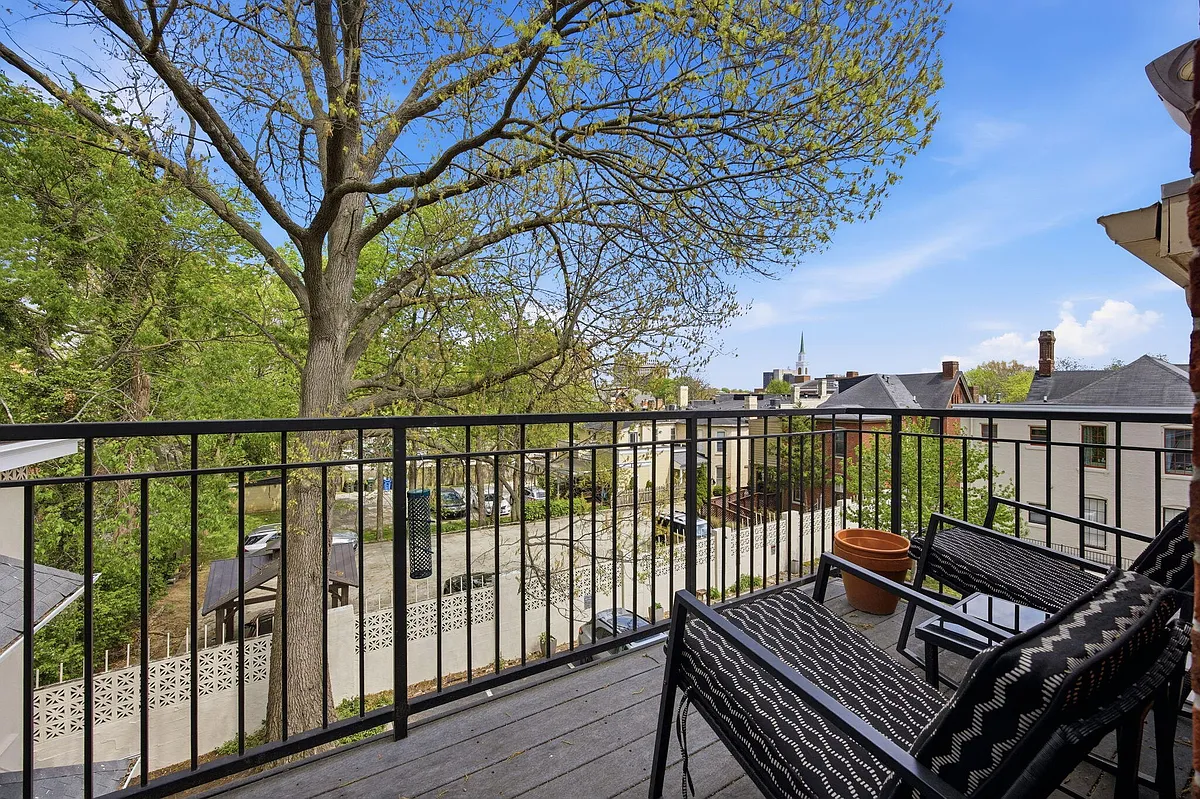 Building Photo - 261 S Limestone #303