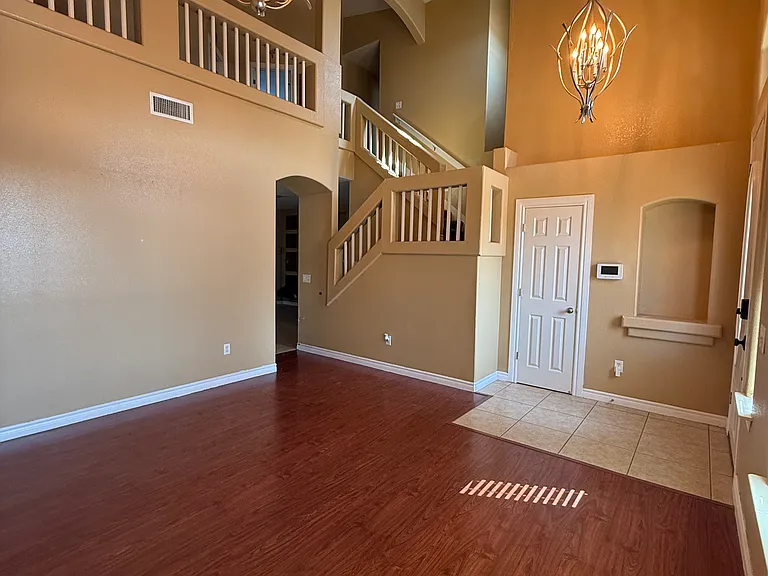 425 Emerald Shore Ln — Photo 10