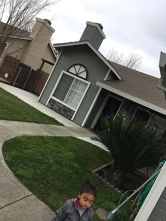 609 Sears Dr photo 1