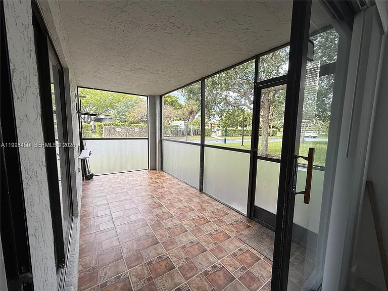 155 Lakeview Dr #101 — Photo 7
