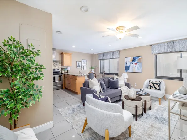 425 Shore Rd #2B, Long Beach, NY 11561