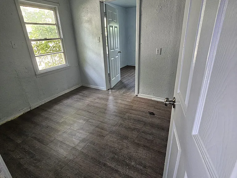 4805 Collins Ave — Photo 9