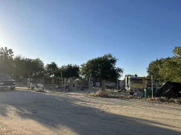 Corner Ave #Q6, Palmdale, CA 93550