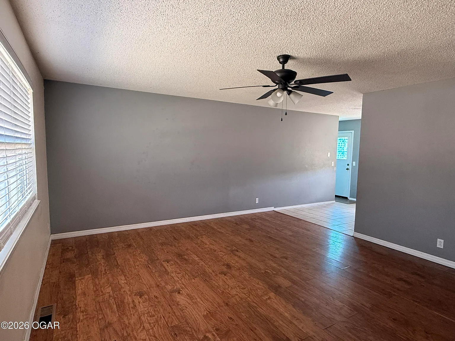 3 bed, 1.5 bath, 1124 sqft, $1,300 — Photo 2