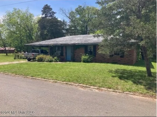 61 Chandler St, West Point, MS 39773