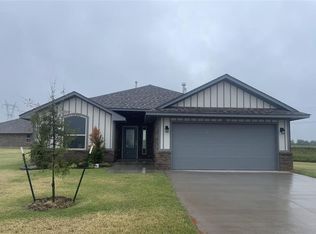 1233 E Stallion Ln, Mustang, OK 73064