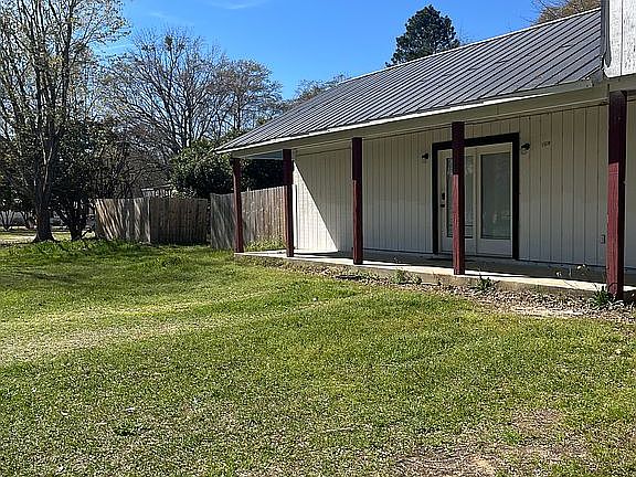 3rd image of 1808 Stallion Rd