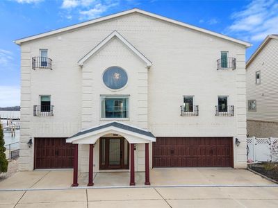 28887 Lowell St, Gibraltar, MI, 48173