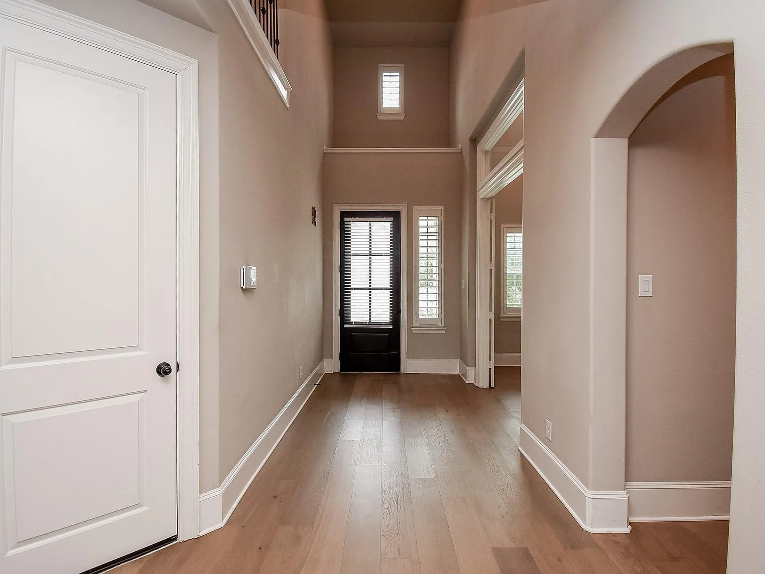 5 bed, 4.5 bath, 4024 sqft, $3,700 — Photo 4