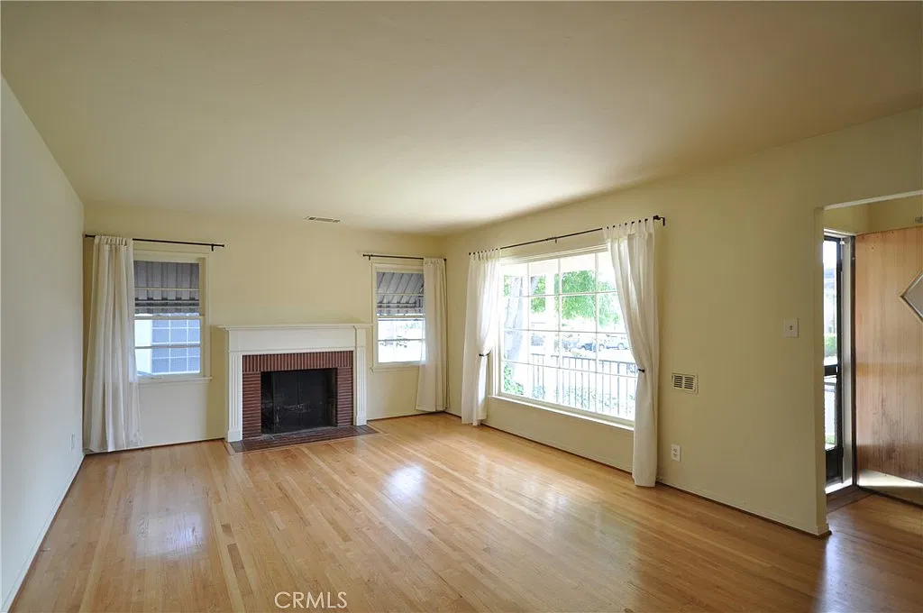 2 bed, 1419 sqft, $4,400 — Photo 2